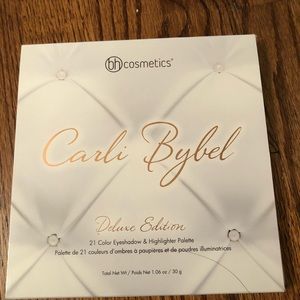 BH Cos Carli Bybel Eyeshadow/Highligter Palette